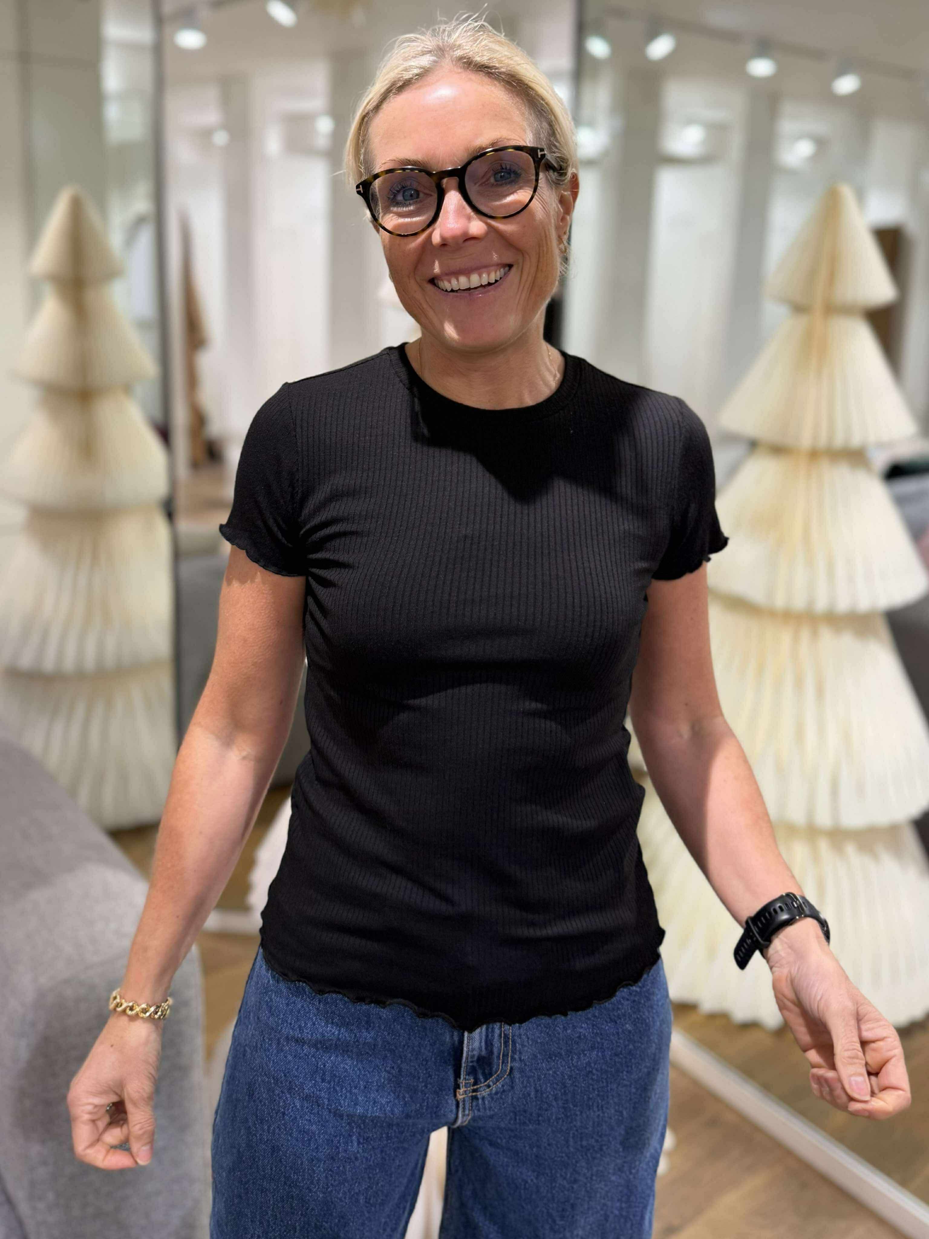 PCNICCA Tops - Black